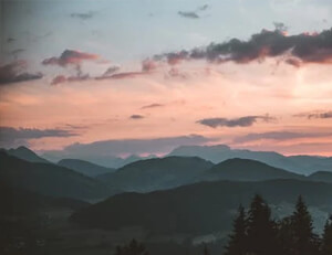 欧预赛赛场热闹非凡，各路豪强实力碾压